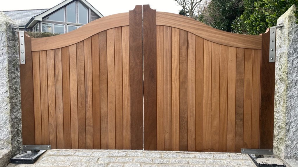Cedarwood Farm House Gate Design